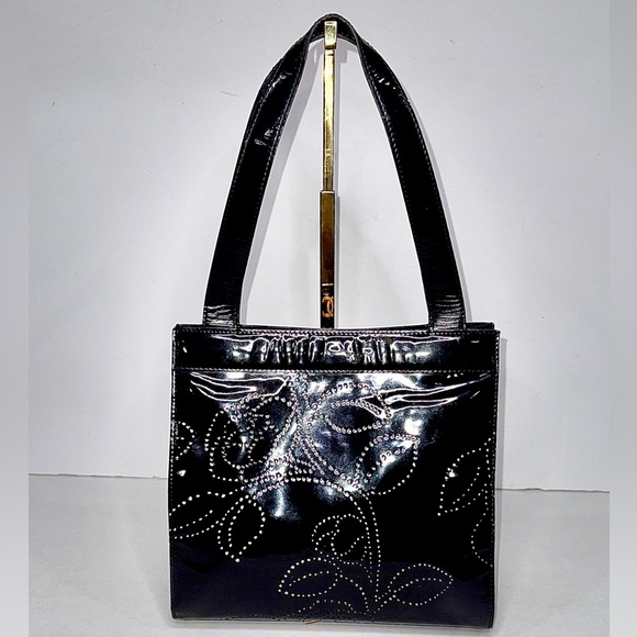 🔥SOLD🔥CHANEL Camelia Enamel Tote Bag - Picture 10 of 17